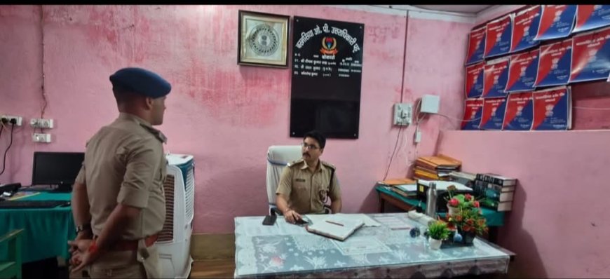 चंदनकियारी थाना व बरमसिया ओपी का एसपी ने किया औचक निरीक्षण