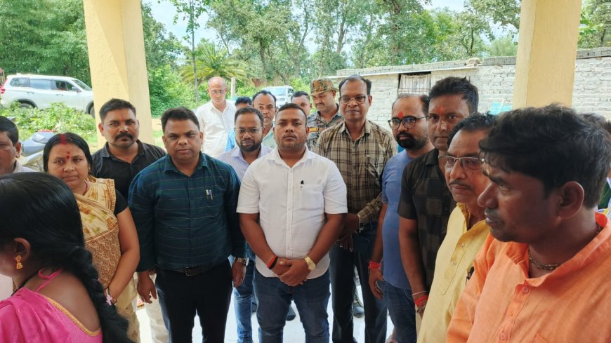 बीडीओ, विधायक पुत्र ने सी एल एफ भवन का उद्घाटन किया