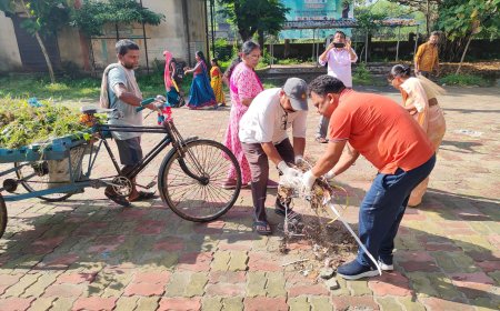 एक दिन एक साथ अभियान के तहत प्रखंड सह अंचल कार्यालय के परिसर में स्वच्छता उत्सव का आयोजन किया गया