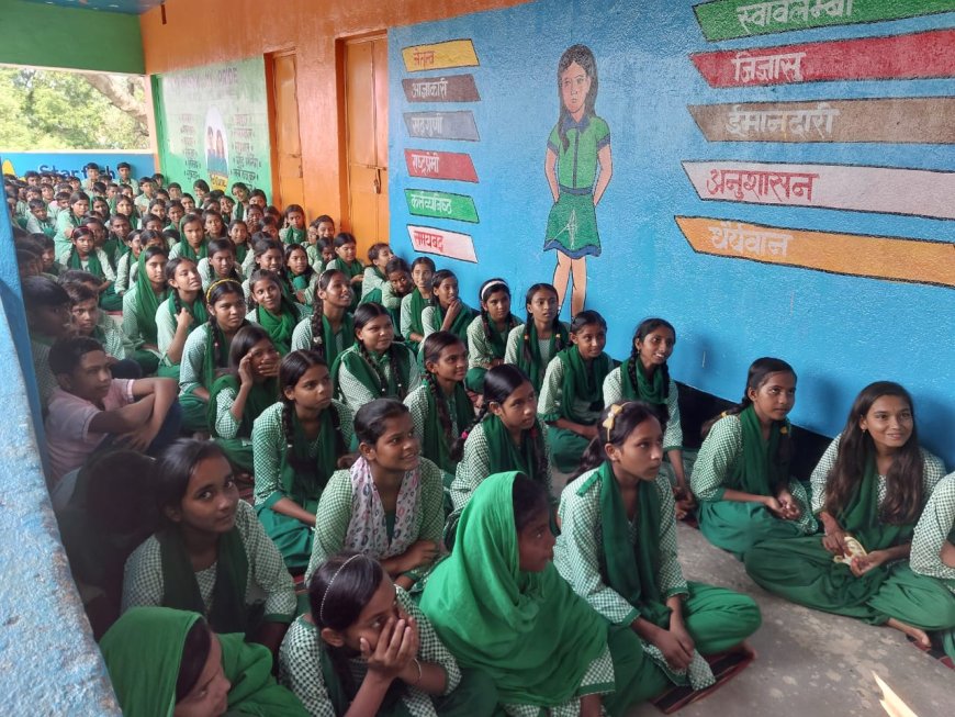 उत्क्रमित मध्य विद्यालय नवडीहा में चलाया गया जागरूकता अभियान बारमसिया ओपी प्रभारी के द्वारा