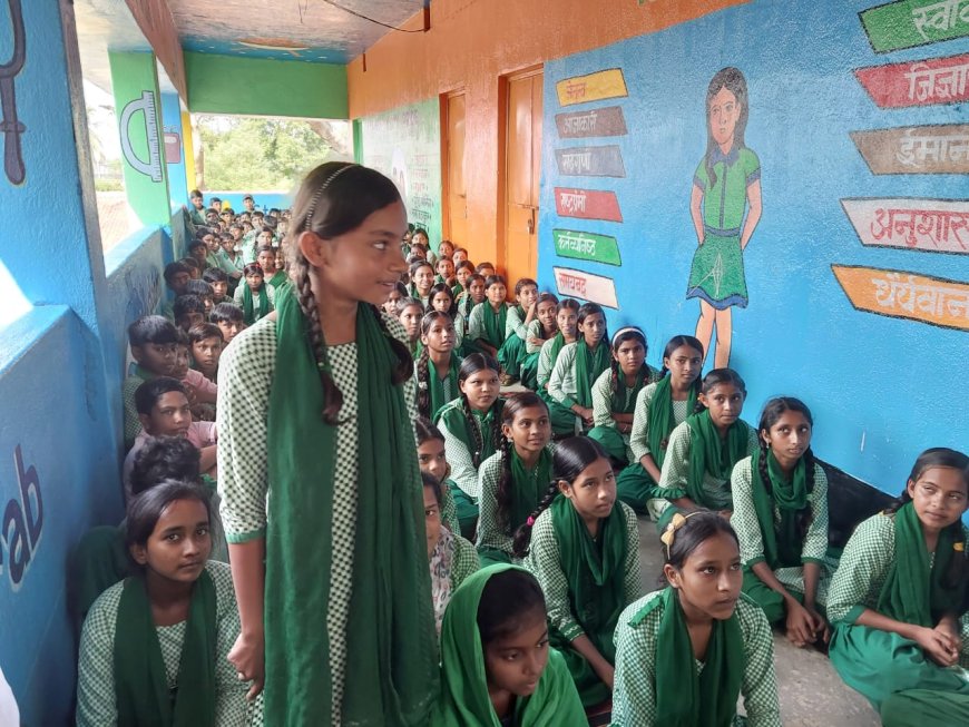 उत्क्रमित मध्य विद्यालय नवडीहा में चलाया गया जागरूकता अभियान बारमसिया ओपी प्रभारी के द्वारा