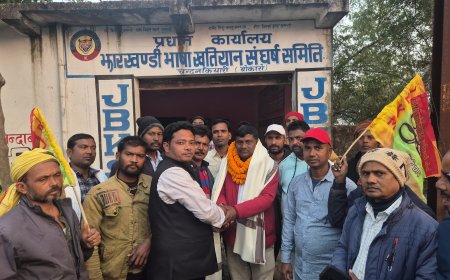 छात्रवृत्ति समेत पांच सूत्री मांगों के समर्थन में पदयात्रा करने पर सम्मानित किया गया