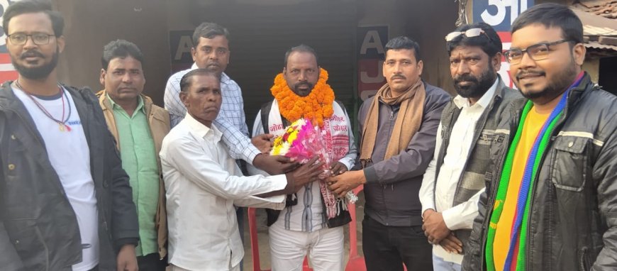 आजसू कोटे से सांसद प्रतिनिधि मनोनयन पर दुर्गा चरण महतो का स्वागत किया गया