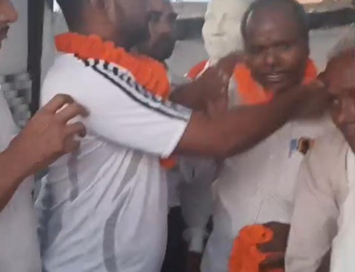 हरदयाल बाबू विकास ने किया जेएलकेएम सुप्रीमो सह विधायक टाईगर जयराम कुमार महतो का भव्य स्वागत