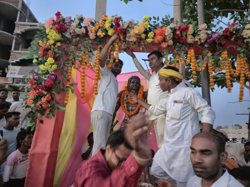 चंदनकियारी अस्पताल मोड़ में शहीद रघुनाथ महतो के शहादत दिवस के उपलक्ष्य में मूर्ति अनावरण कार्यक्रम आयोजित किया गया