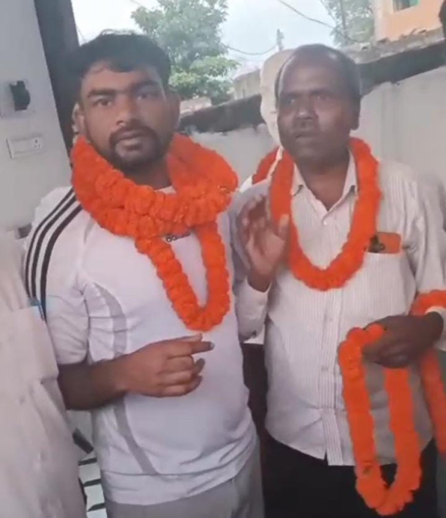 हरदयाल बाबू विकास ने किया जेएलकेएम सुप्रीमो सह विधायक टाईगर जयराम कुमार महतो का भव्य स्वागत